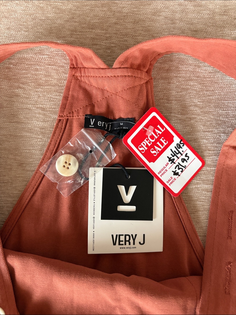 Very J Rust Orange Overall Shorts Romper W/ Buttons & Pockets - Size M NWT - Picture 6 of 6